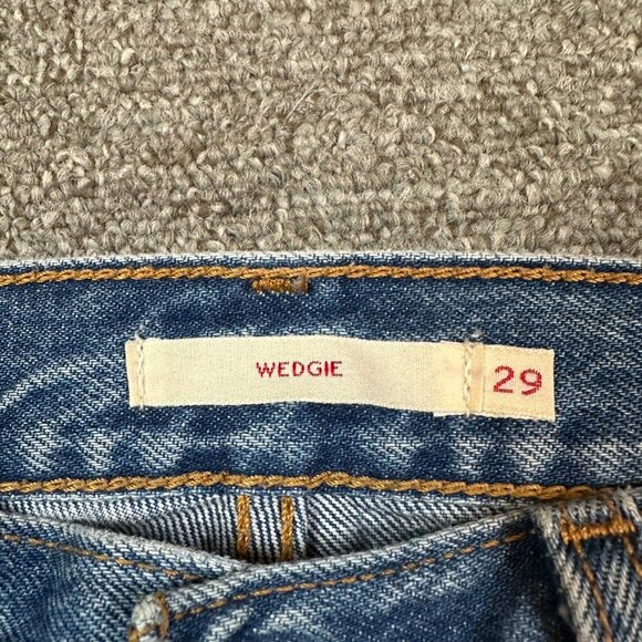 Levi's Medium Wash Distressed Wedgie Raw Hem Denim Jeans Women's Size 29 - Picture 2 of 6